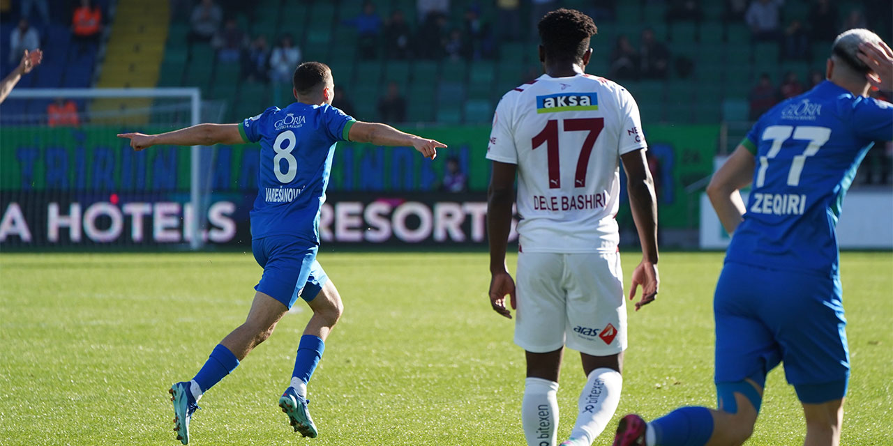 Çaykur Rizespor, Hatayspor'u 2-0 Mağlup Ederek 7 Maçlık Kaybetmeme Serisi Yakaladı
