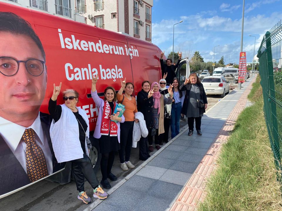 MHP İskenderun Kadın Kolları Başkanı Fatma Kaya, Ev Ziyaretlerine Devam Ediyor