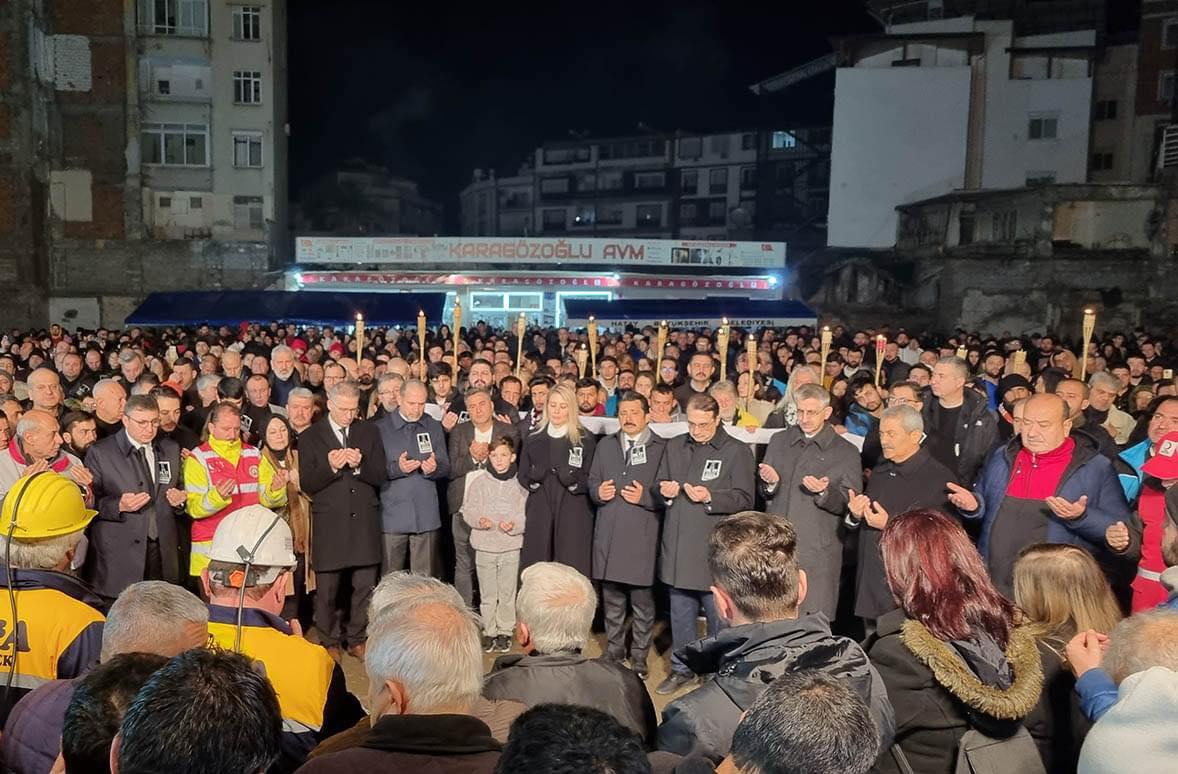 Asrın Felaketi: İskenderun'da Deprem Şehitleri Yâd Edildi